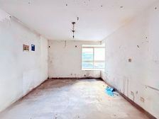 出行方便 刚需小三居 满五 临地铁 南北通透 小区绿化高