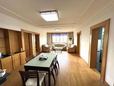 出门即是地铁站 满通所有的问题 看房方便 价格可谈