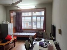 大礼堂旁边 轻轨站门口 位置好 出行方便