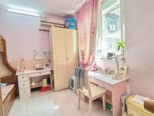 大礼堂旁边 轻轨站门口 位置好 出行方便