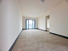 急售照母山三房双卫 近商圈近轻轨 高楼层视野好