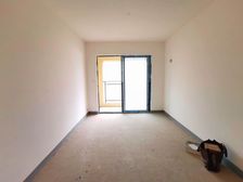 15年次新小区 户型方正 居家安静 随时看房