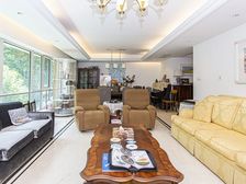 小区新上大四房,2014年交付,一梯一户,有车位,三房的价出