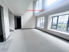 90多万买大学城15号线旁叠拼别墅 实得230 带大花园