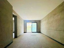 业主急售,南北通透 次新小区 双卫格局 楼层好,环境优美。