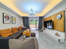 一楼带花园!装修不到两年!南滨路边上出行方便,大社区配套成熟