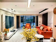 中南路 产权清晰 朝南 购物方便 电梯房 中间楼层 双卫格局