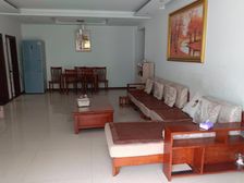 送阳台,房间采光非常好,出行方便,免费停车,夏天可当避暑房!