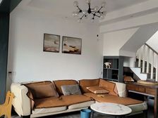 品质叠拼避暑房,现代风三层三露台布局,成色很新