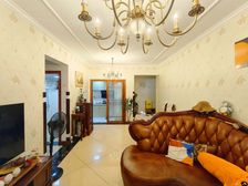 动物园轻轨站旁边次新小区精装三房 出行方便 楼下永辉