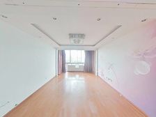 买一层得两层 双开门楼上楼下一样大 送露台电梯已加装 有钥匙