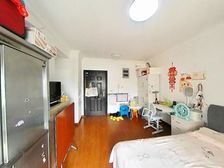 地铁600 。房东 看房方便,2013年房龄全南户型,诚售