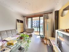 带大楼、不靠马路、位置好,小区中间位置。