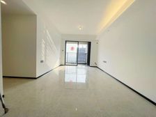 急急急售!工程老板回款送车位 轻轨站旁交通便利 方直星耀国际