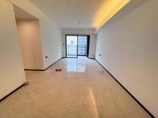 别错过这套! 价急卖! 十萬送车位 南向全新精装!三房未入住