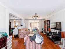 必看好房 带60大院子 正看天山公园美景 三开间朝南