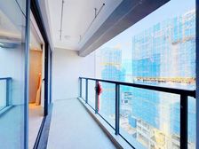 一面环山,三面环水,龙气之地。 轻轨站旁,横厅设计,精装三房