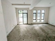 绿地E区大边套别墅,位置敞亮,出行方便,有钥匙随时看