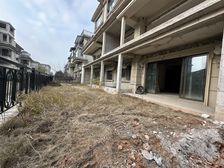 花园别墅 共4层 实得400平左右 前后带花园 价格可聊