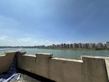 临江别墅 共3层 一线江景 实得300多平 带车库 价格可聊