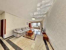 风和日丽 3室2厅 134平