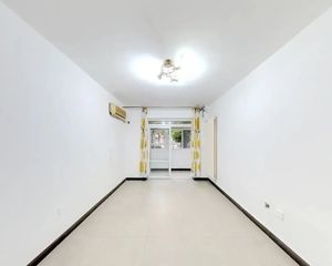 北环里对面 一层有南门,小房子板正,老家大北屋格局,价格好商