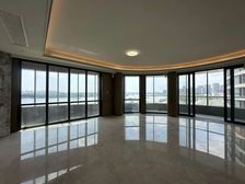 一层一天地!江景永不遮挡!三期lou王大平层!从未入住新盘