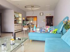 价格可谈 香山花园B区 精装三房 配套齐全 近轻轨站