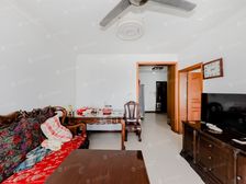 品质小区 南北通透 商圈繁华 精装修 医疗配套成熟 电梯房!