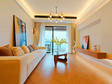 双卫生间 房龄新 小三房 满二 医疗配套成熟 临地铁