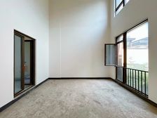 两江新区 公园大道 双轻轨 光环旁