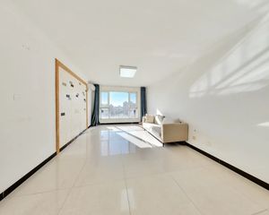 从业10年 南向两居 看房随时 中间楼层 领展 近城铁
