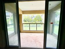 带院子!一楼附送两层地下室!临江臻洋房!育新 旁!