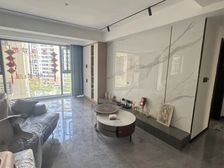 绿地,精装套四,房子9.5成新。 装修花了30多个