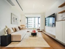 全新装修,家具家电都包含,南北直通的户型。看房方便