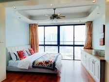 躺在床上看江景的好房子 客厅正看两江交汇和来福士 轻轨环线旁