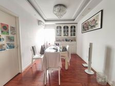 新出笋盘!电梯高区河景四房,精装修,双轨交汇,看房方便