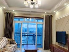 轻轨门口精装两房出售 购物交通都非常近