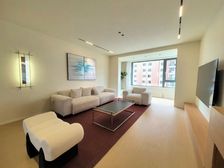 精装修拎包住,有产权车位,出门双地铁交汇,一梯两户南北通透!