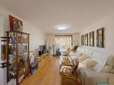 锦华北园 一楼带三百平院 三室两卫 封闭小区近万达地铁