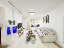 洋房小区 一楼带小院 价格可能让 房主好沟通 随时可看房