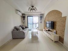 盘龙商圈急售,次新房。望京有人醉 ,精装修,满五 。