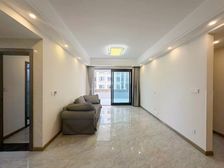 中央公园龙湖天街!带30平的露台!紧邻轻轨站!捡耙和诚心出售