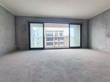 央企横厅三房 73困 足球场旁 临近地铁