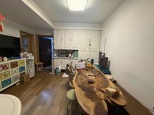 有电梯 密度低 出行方便 商业配套成熟 南向采光好 近地铁