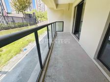 带花园,花园60平 左右