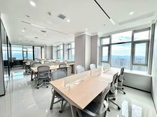 梅溪湖翡翠湾地铁口湖景全新装修拎包办公金茂大厦亿达中建宝铂