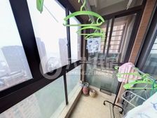 新上!10年宝华带车位! 中心位置!观东方明珠!!