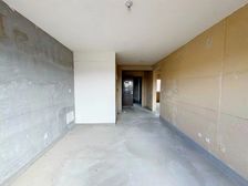 电梯房 次新小区 大两居 出行方便 集中供暖 高楼层视野好
