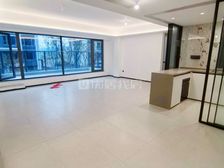 带露台 10 平 精装修 轻轨房